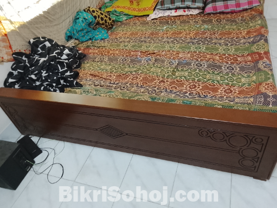 6/7 ফিট খাট বিক্রয় হবে